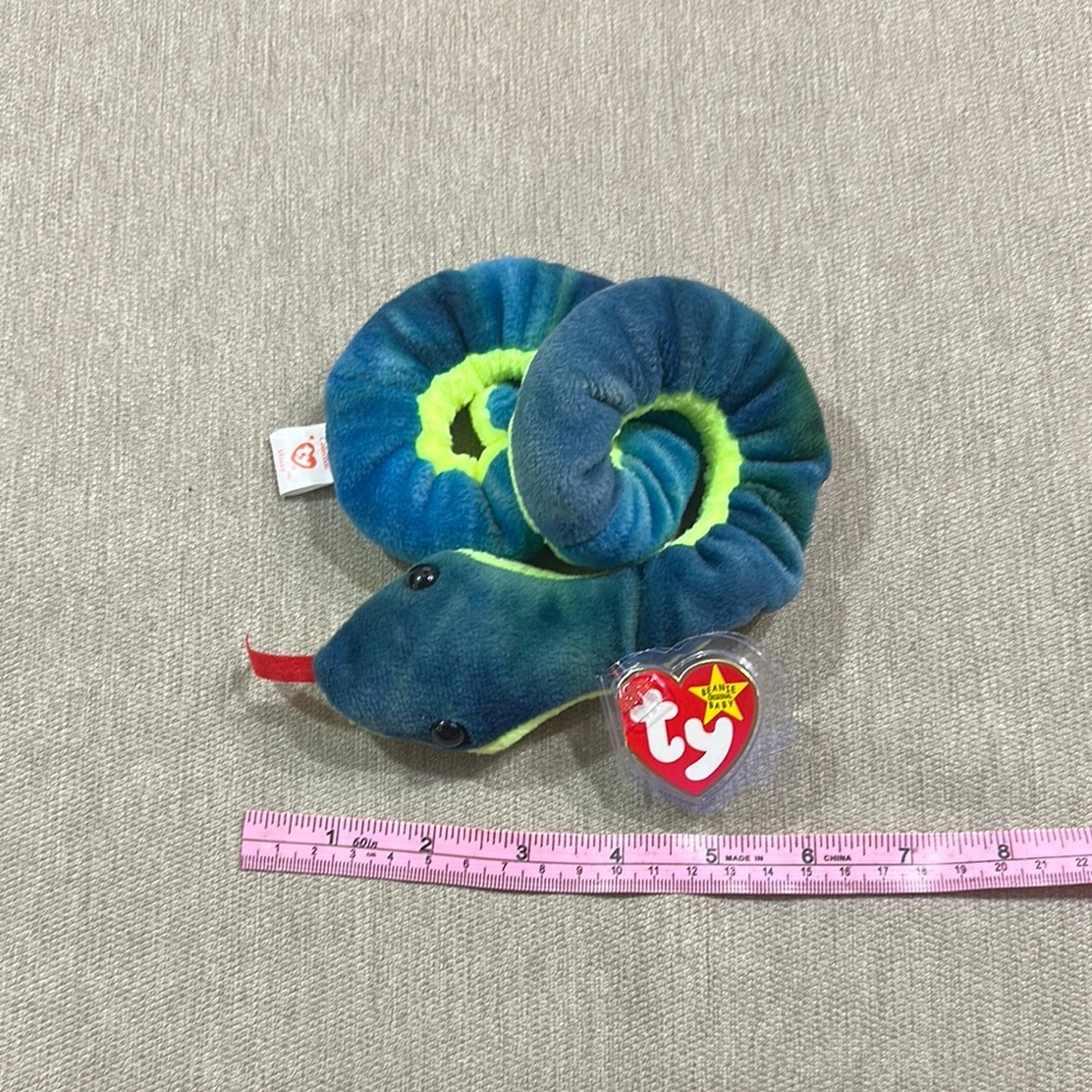 Ty Beanie Baby Hissy Plush Snake Toy in Blue and Green - Picture 6 of 11